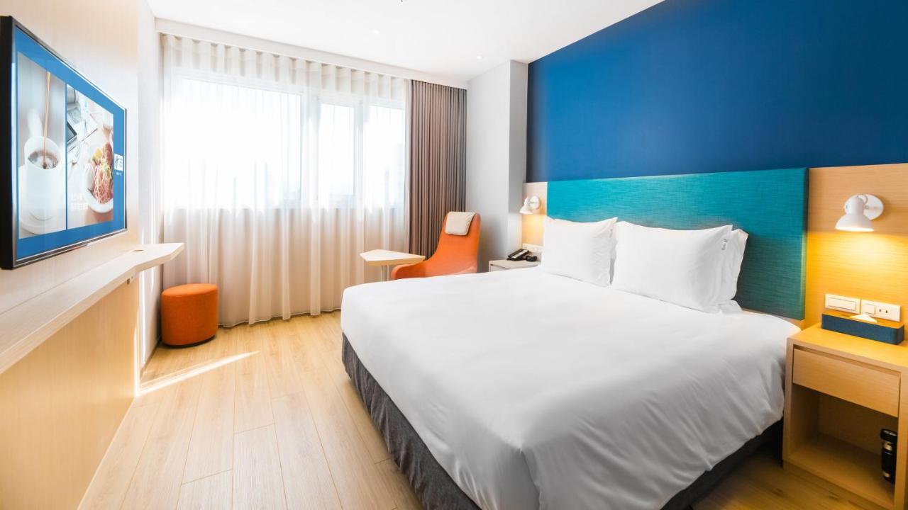 Holiday Inn Express Taichung Fengchia By Ihg Zewnętrze zdjęcie