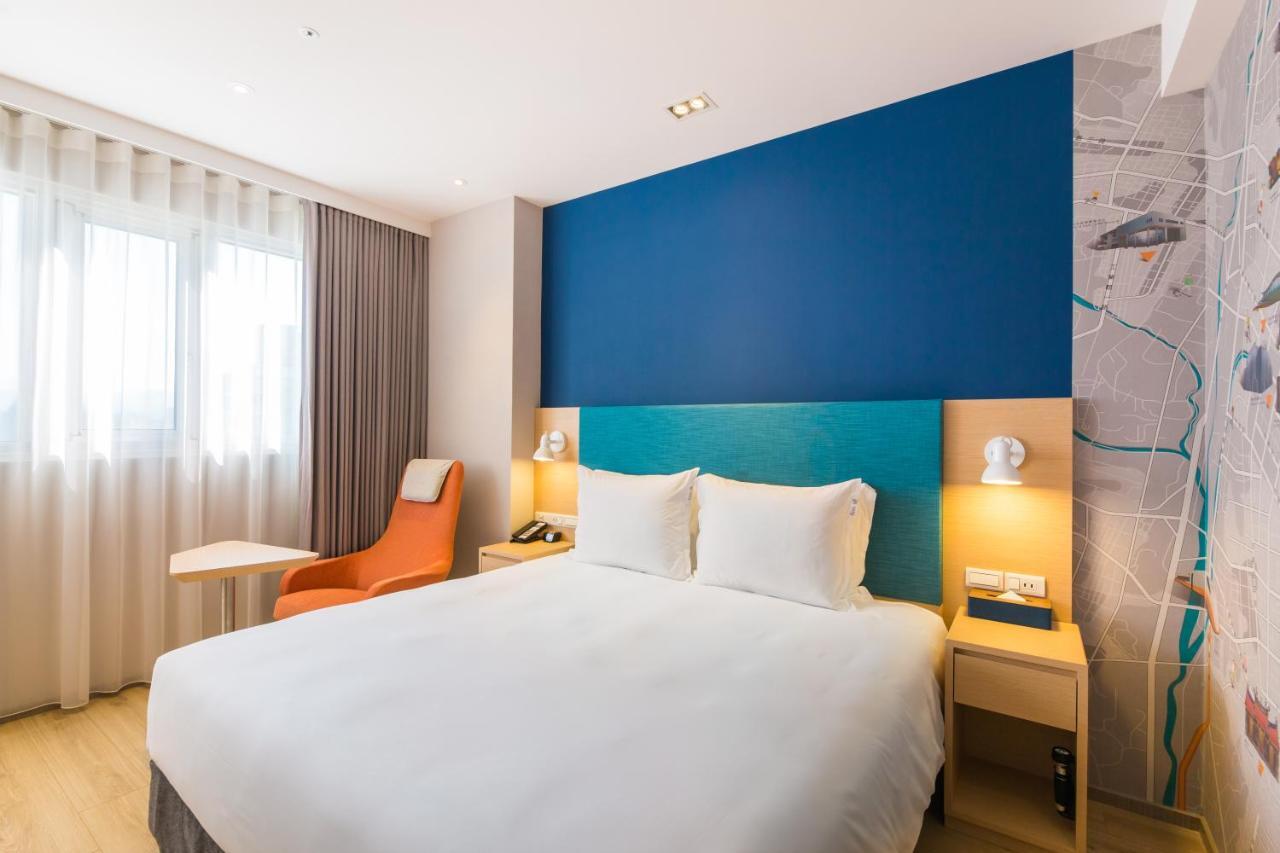 Holiday Inn Express Taichung Fengchia By Ihg Zewnętrze zdjęcie