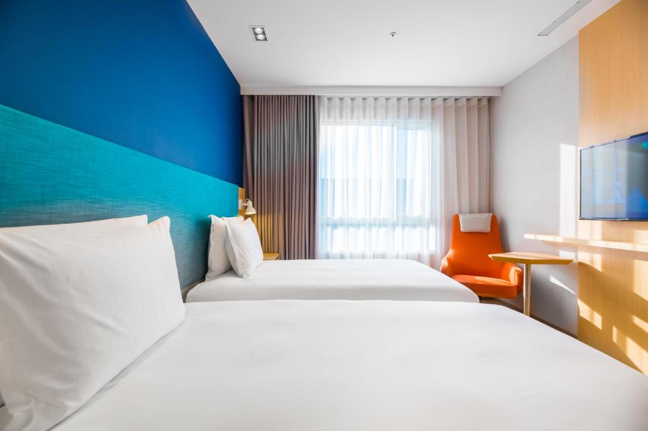 Holiday Inn Express Taichung Fengchia By Ihg Zewnętrze zdjęcie
