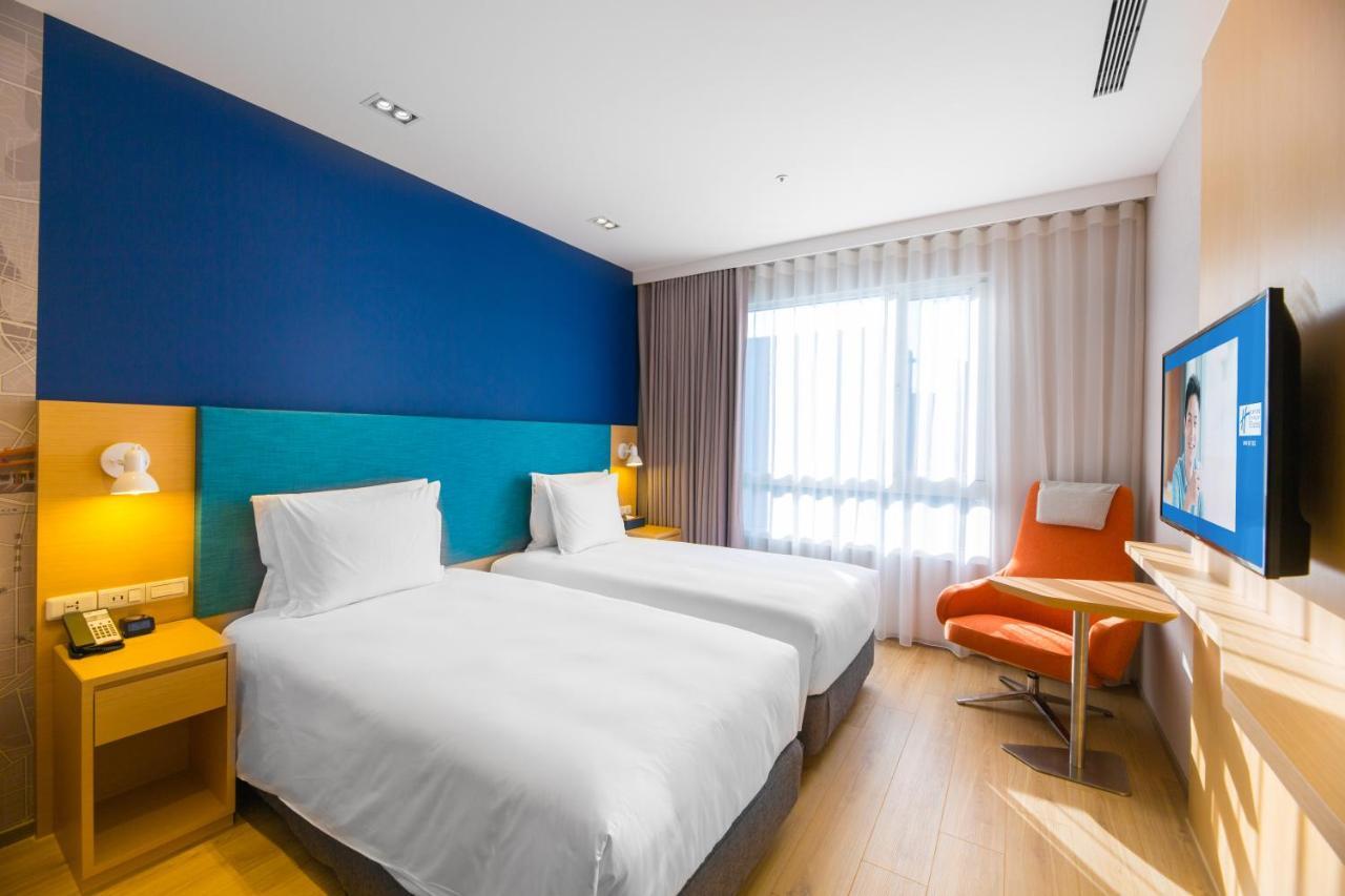Holiday Inn Express Taichung Fengchia By Ihg Zewnętrze zdjęcie