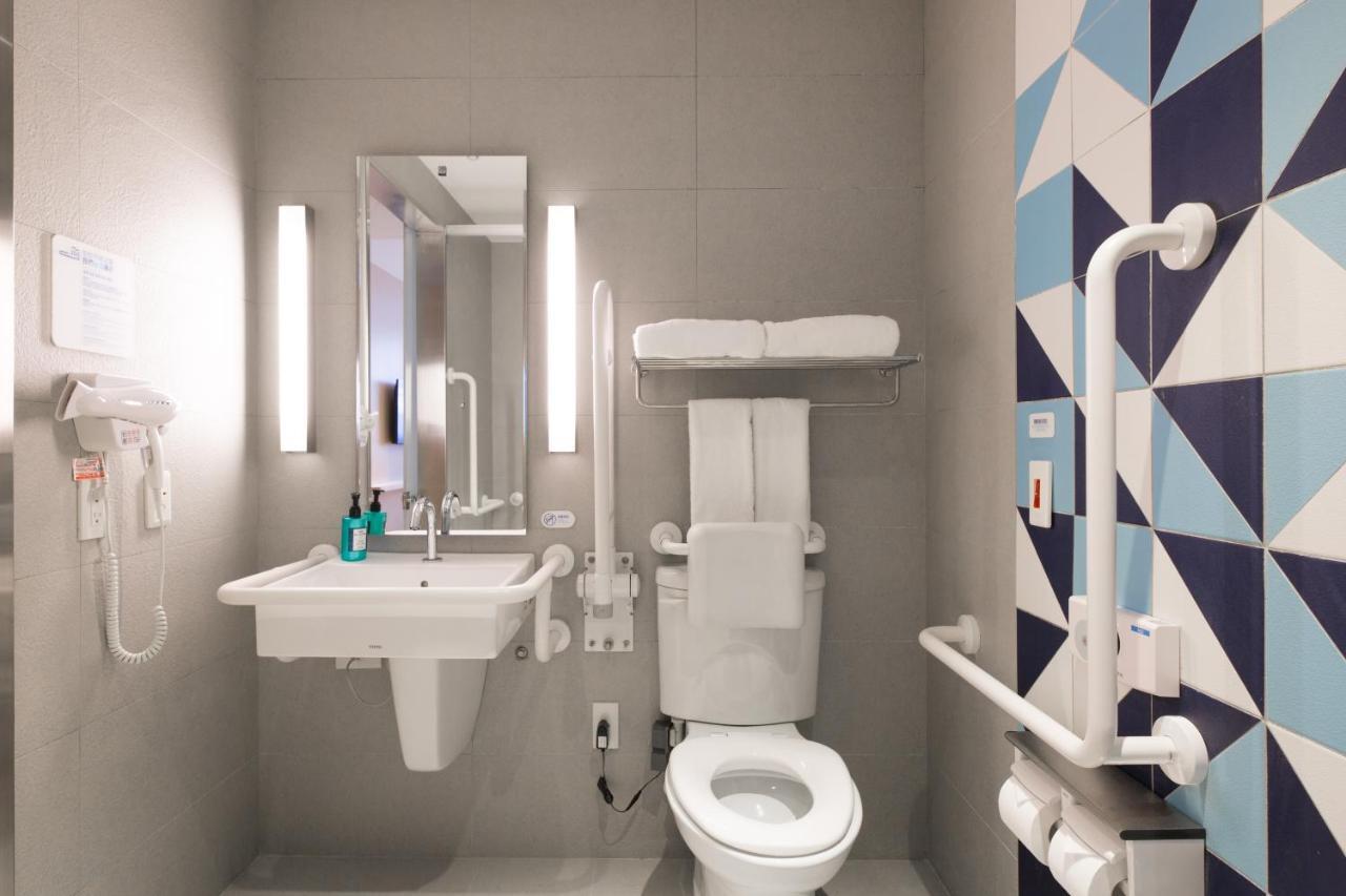 Holiday Inn Express Taichung Fengchia By Ihg Zewnętrze zdjęcie